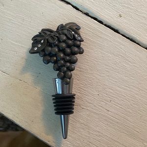 Wine bottle stopper